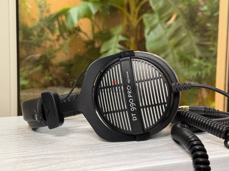 Beyerdynamic DT 990 Pro 250 ohm Studio Reference 4