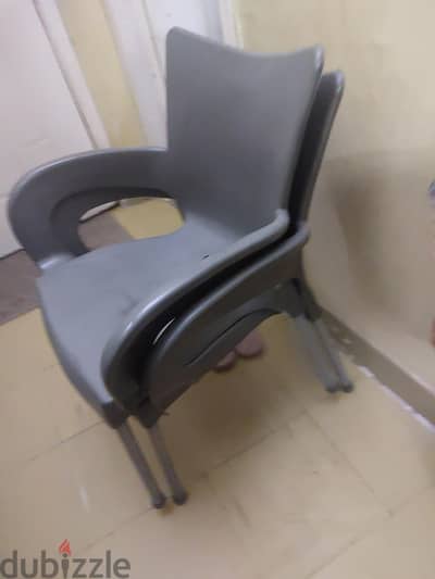 ٢ كرسي بلاستك بأرجل ستانلس ستيل