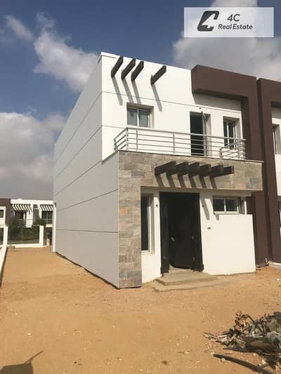 Lowest price in Hyde Park Townhouse, Mazount Resale, 230m² with a distinctive layout and the best price in the compound Ready for viewing and handover