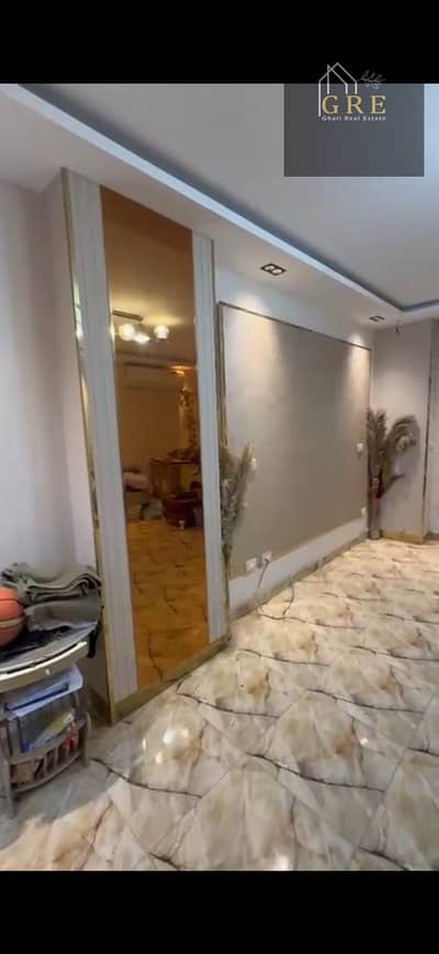 Apartment for sale in the fourth district, 6th of October, 140m elevated ground with a 50m garden, 3 rooms, second number from the central axis, complete meters, a prime location close to all services