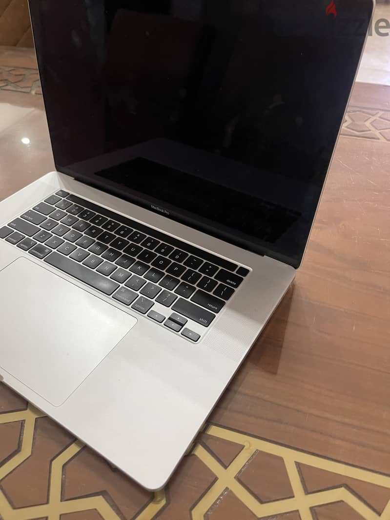 MacBook pro 2019 8