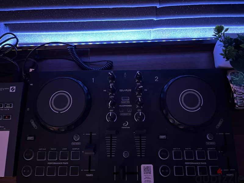 AlphaTheta DDJ-FLX2 Dj mixer/controller (excellent condition) 1