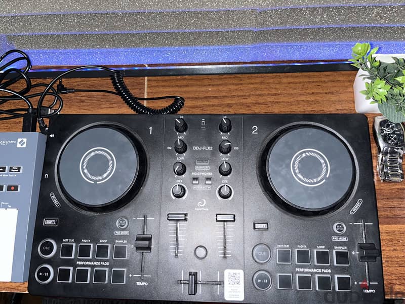 AlphaTheta DDJ-FLX2 Dj mixer/controller (excellent condition) 3