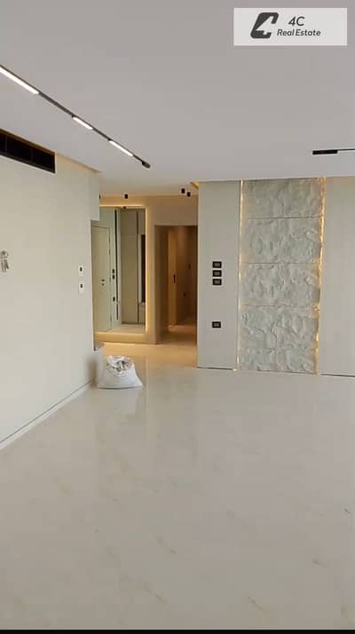شقه ريسيل فوري 216م تشطيب كامل في هايد بارك view villa باقل اوفر في الكمبوند بتقسيمه مميزه جاهزه للمعاينه والسكن