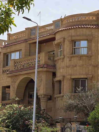شقة دور كامل تشطيب قصر تاني نمرة من التسعين وحصتين جراج