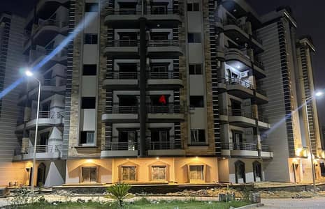 شقة للبيع في سرايات القطامية 87م الترا سوبر لوكس
