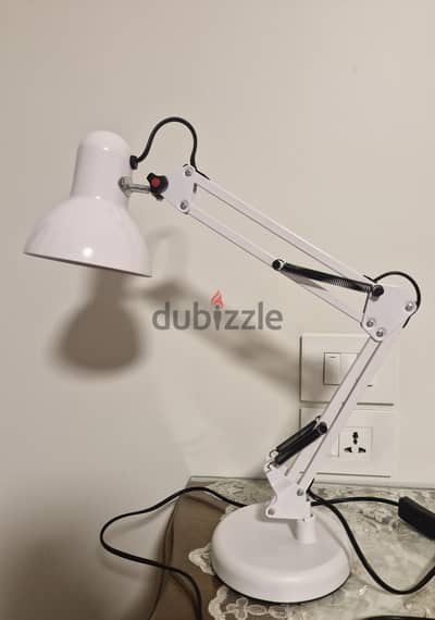 New adjustable White Desk lamp - إضاءة مكتبية