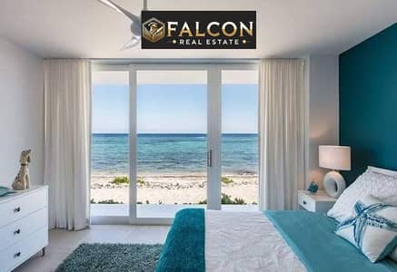 خصم 31% شاليه تشطيب High-End شايف البحر من كل الغرف في كالي كوست | Cali Coast راس الحكمه  بجوار  فوكا باي & سيزر  & هاسيندا