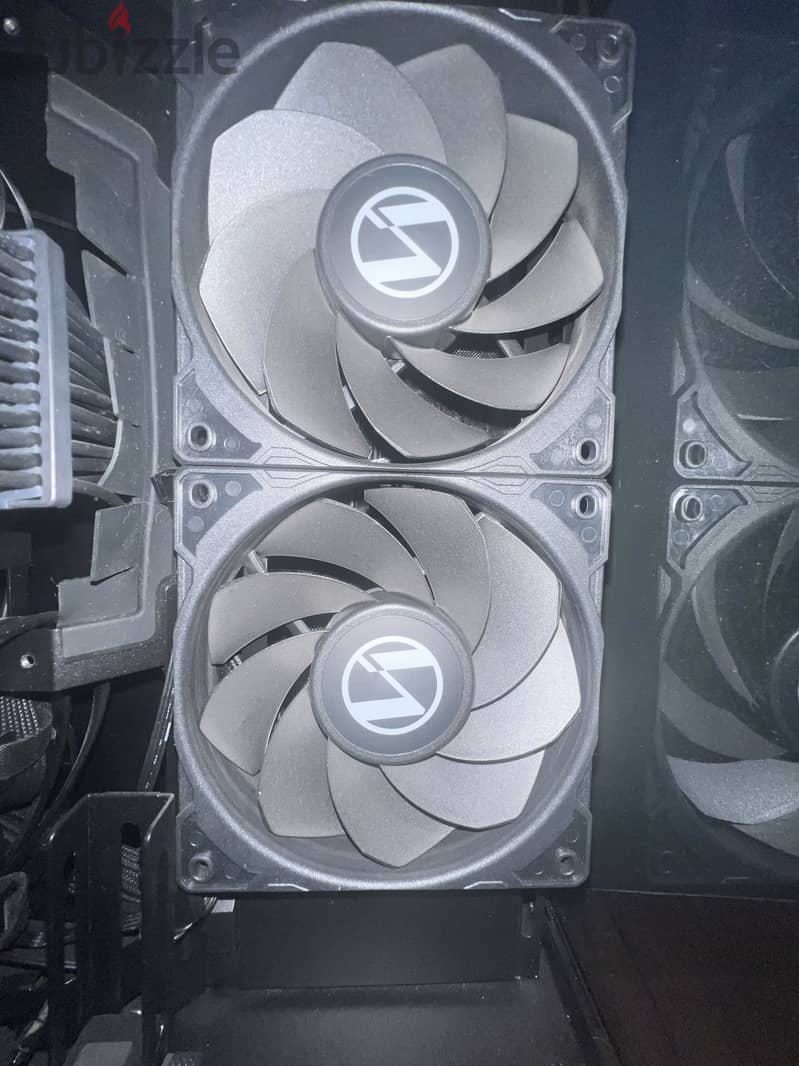 Lian Li reverse blade fans 2