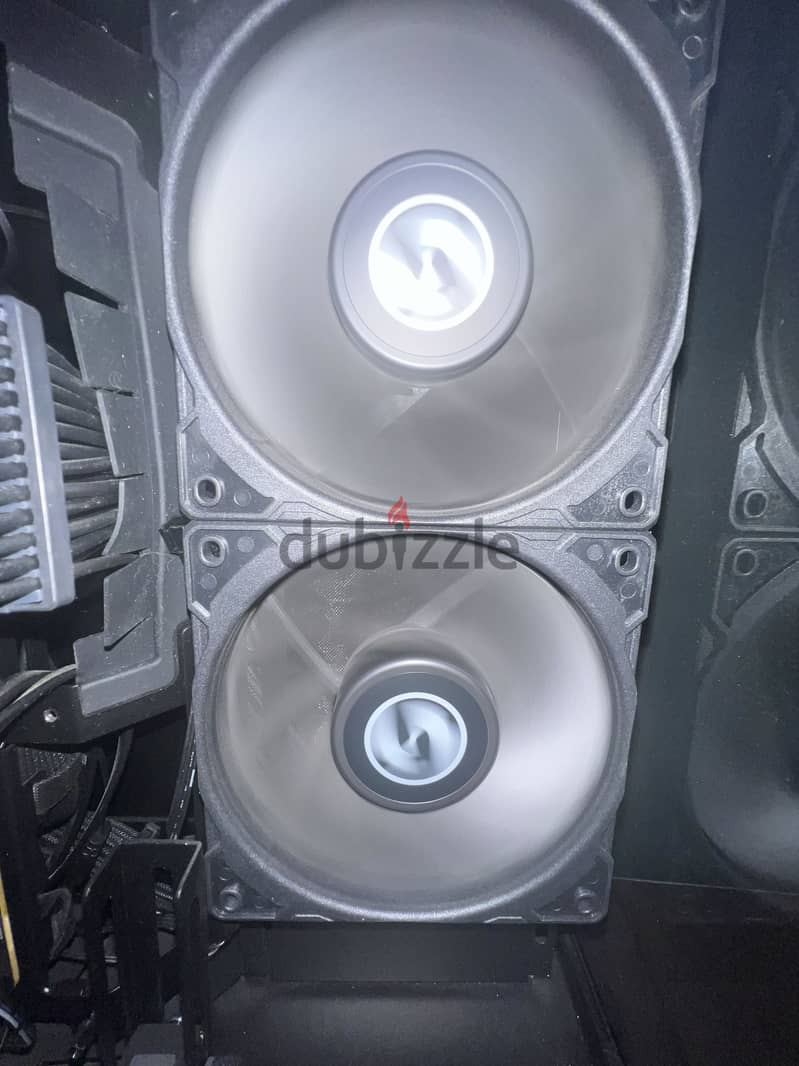 Lian Li reverse blade fans 3