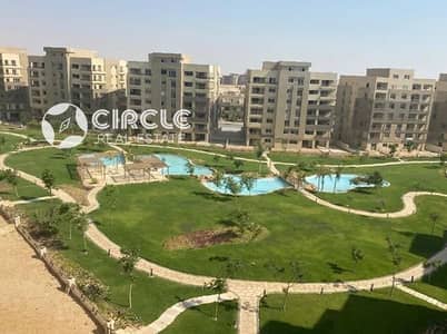 شقة فيو علي الليك والفيلات ١٨٥م للبيع في ذا سكوير التجمع الخامس القاهرة الجديدة