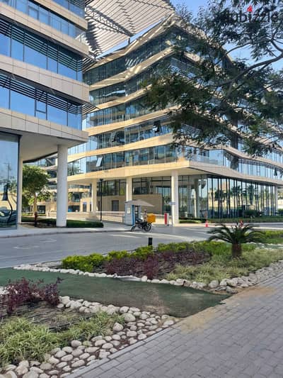 120 متر مكتب ادارى مفروش للبيع في اميز مبني - ذا بوليجون - بيفرلي هيلز - الشيخ زايد office For Sale in The polygon - elsheikh zayed city 120sqm