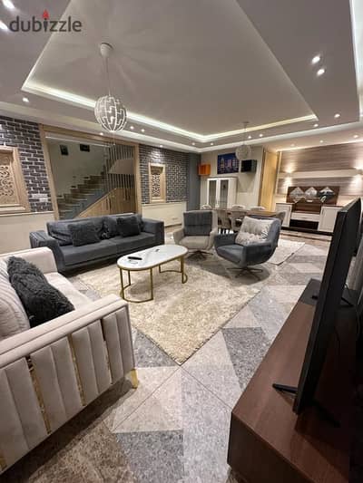 Modern Furnished Ground Duplex with Garden for Rent in Westown Beverly Hills