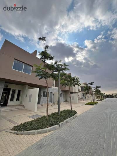 Town House Ready T o Move with Prim Location in Palm Parks Compound