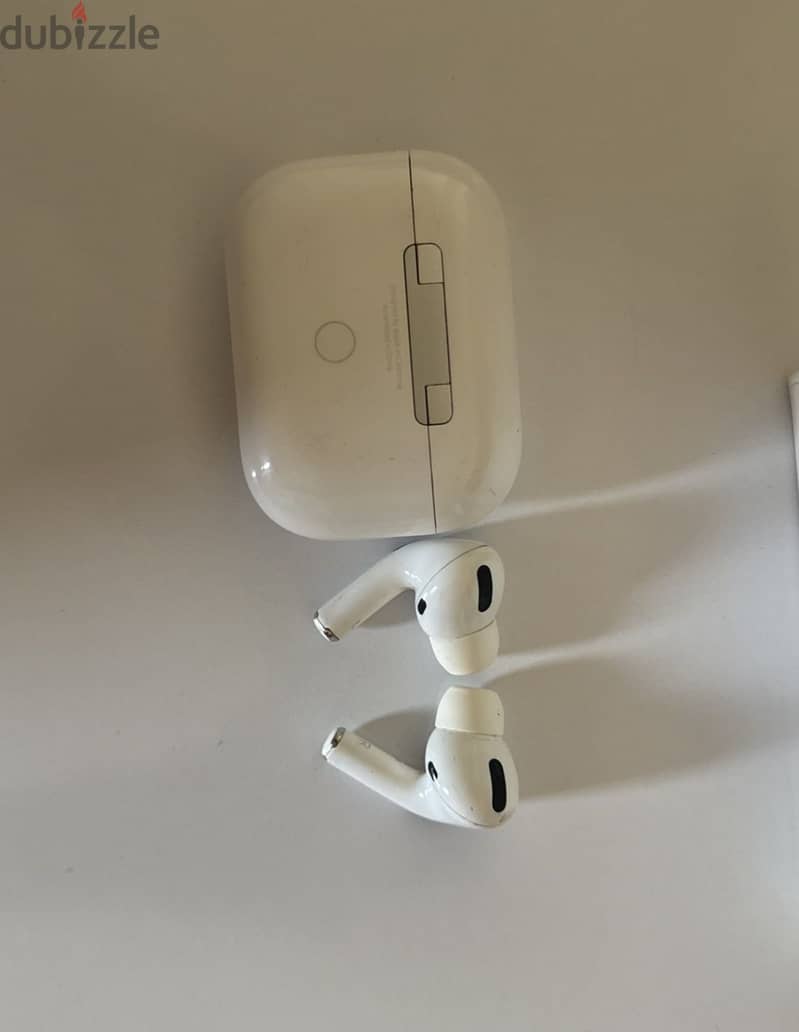 AirPods pro ( first generation ) 1