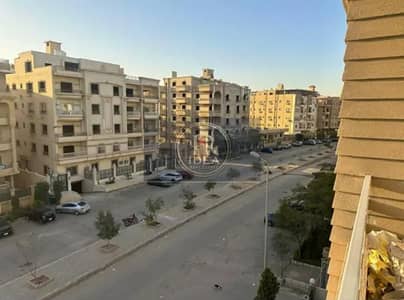 للبيع باللوتس الجنوبيه بالقرب من الجامعه الامريكيه و التسعين الجنوبى