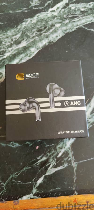Edge earbuds