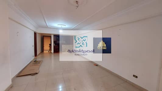 شقة للإيجار  كمبوند جراند سيتي  دقايق الى كارفور والدائري  واجهة خلفية / تطل على جراند جيت  130 متر