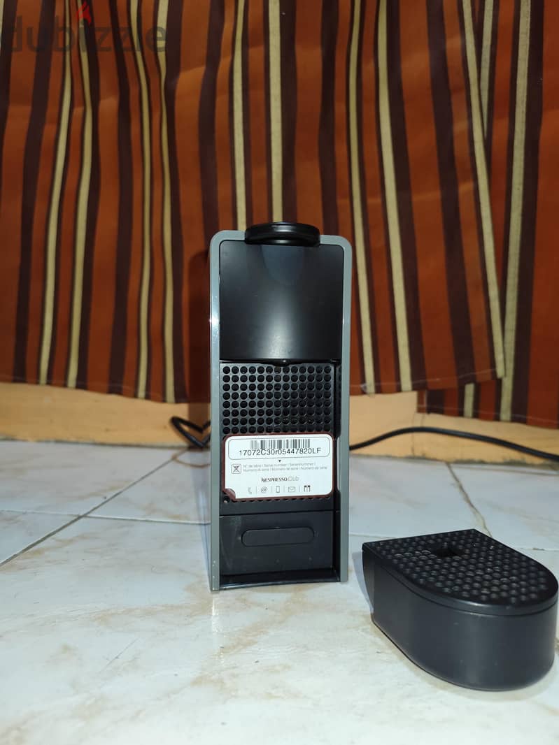 Nespresso machine essenza mini 1