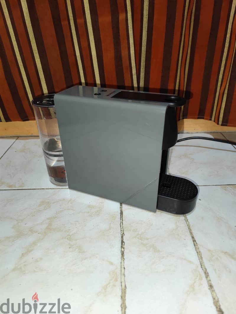 Nespresso machine essenza mini 3
