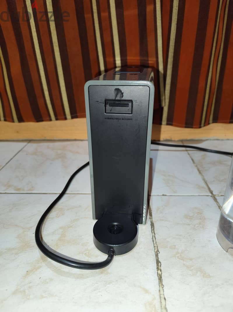 Nespresso machine essenza mini 5