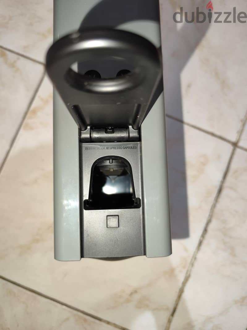 Nespresso machine essenza mini 6