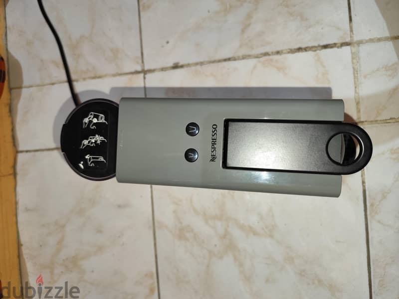 Nespresso machine essenza mini 7