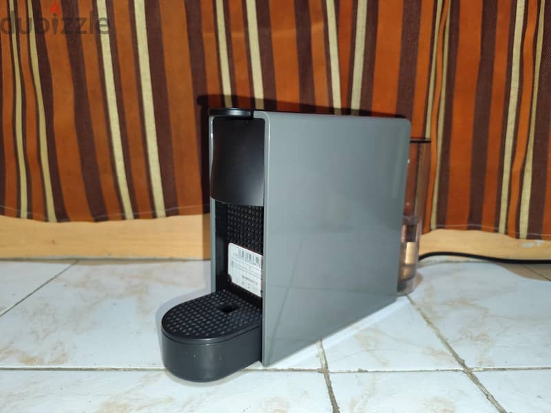 Nespresso machine essenza mini 9