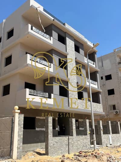 شقه 195دور تاني في عماره مميزه جدا ودور مميز قريب جدا لمدرسه النيل والتسعين الجنوبي نص تشطيب