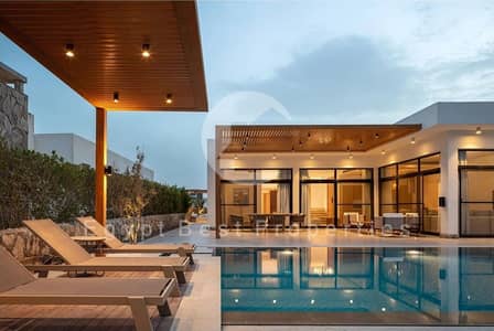 بمقدم 5% فقط, فيلا متشطبة صف أول على البحر والجولف
