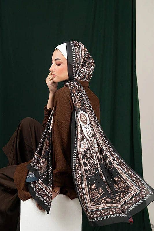Emma Scarf 1