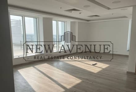 مكتب اداري للبيع متشطب بالكامل بموقع و مساحة مميزة في  trivium square new cairo