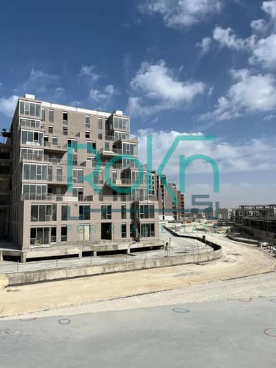 Fully Finished Serviced Apartment for Sale  Canal Walk – 205 Arkan Palm, Sheikh Zayed  Premium serviced apartment managed by Crowne Plaza Hotel