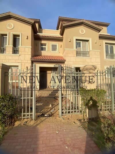 تاون هاوس استلام فورى  بالرووف للبيع فى لاڤيستا سيتى العاصمه الجديدة  - La Vista City