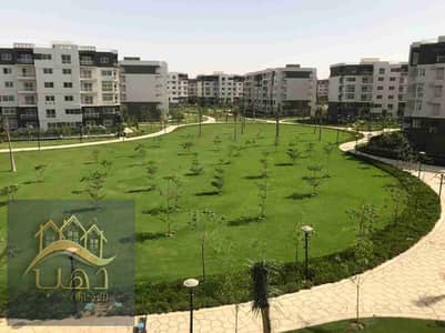 للبيع في مدينتي شقة 200م B10 فيو واااايد جاردن دور مميز جدا بلوكيشن ممتاز أمام All seasons park,  خطوات من الخدمات و المسجد و الماركت في مدينتي القاهرة الجديدة