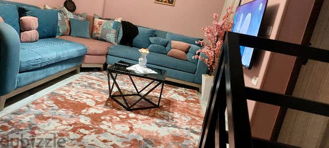 ركنة خشب زان نضيفه جدا كبيرة ٣ في ٣ المكان اللبيني فيصل