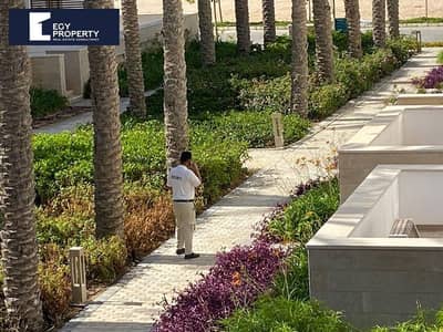 تاون هاوس مفروش بالكامل للبيع في خليج ألمازا - الساحل الشمالي , موقع مميز