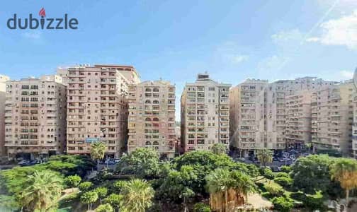 فرصة للعيادات - مقر مرخص إداري للإيجار 70م  ( سموحة  - المربع الذهبي بجوار مول زهران) 15,000ج شهرياً • الدور الأول