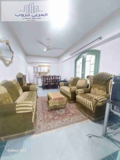 شقه بالفرش الاجهزه للبيع في الإسكندرية شاطئ النخيل بجوار الخدمات تصلح للسكن والاستثمار الجيد