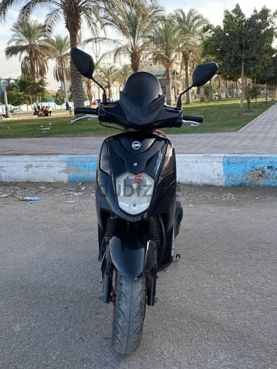 سكوتر Sym مستعمل للبيع وبحالة جيدة