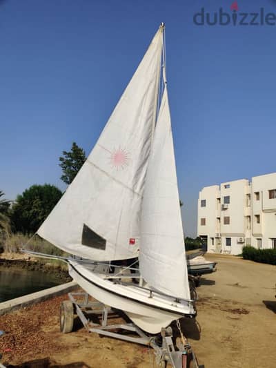 قارب شراعي