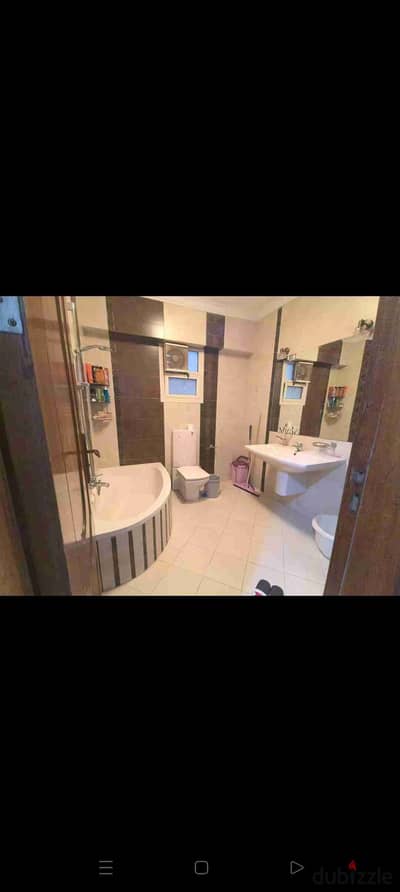 للبيع شقه مميزه جدابالمنطقه التاسعه250م عماره جديده مسجله شهر عقاري