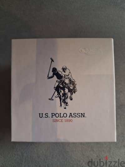 ساعة رياضية شبابيه ماركه polo اصليه لون احمر .