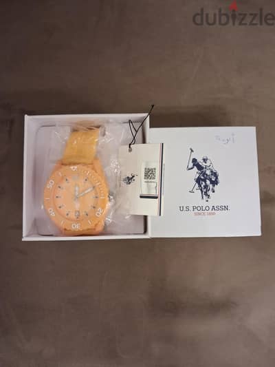 ساعة U. S. Polo Assn أصلية "جديدة تماماً" بلصقاتها - لون برتقالي مميز