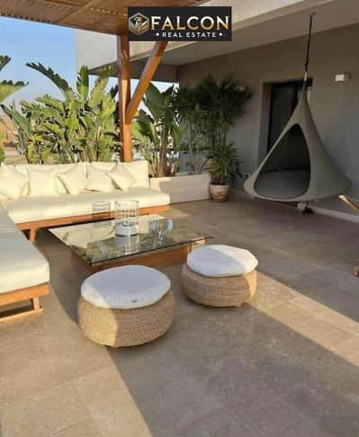 فيلا Townhouse  ( 3 طوابق + رووف ) بتشطيب فاخر للبيع بخصم 64% بجوار Sodic  و الشروق دقايق من ماونتن فيو هايد بارك التجمع الخامس القاهرة الجديدة
