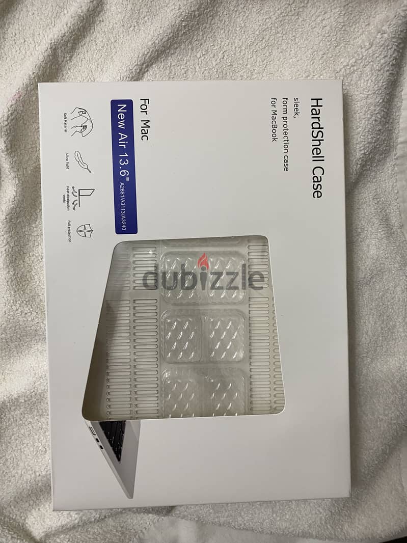 Macbook Air M4 transparent case - New (Not sealed box, used one time) 1