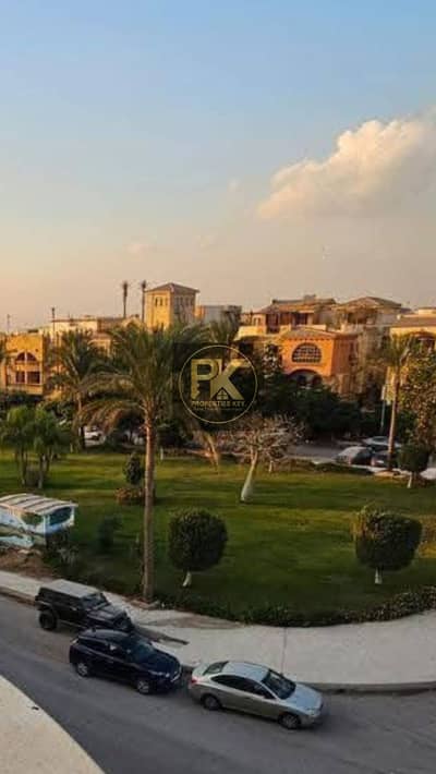 اللوتس الجنوبية لتجمع:  ثاني نمرة من شارع النوادي  دقيقة لميدان سوديك والتسعين الجنوبي