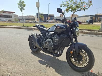 Honda CB1000 black edition 2023