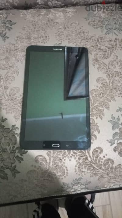 تابلت Samsung Tab a 2016 للبيع حاله ممتازة بدون الشاحن الأصلي والقلم .