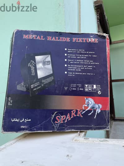 كشاف اضاءة إيطالي